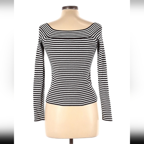 Rue21 Striped Black & White Loop Neck Blouse Size L 80% Rayon - Picture 2 of 3